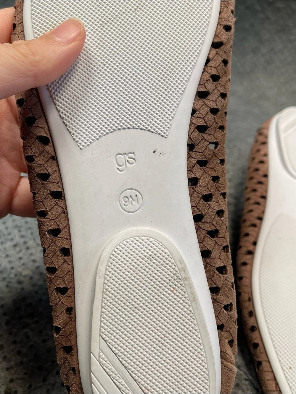 Gentle Souls by Kenneth Cole Beige Flats Size 9 Women’s